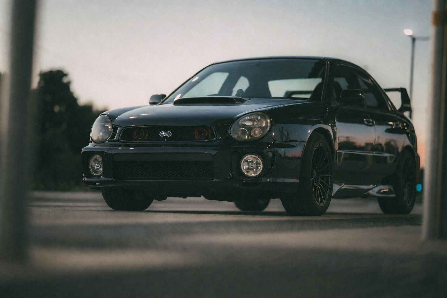 Subaru WRX STI preto em destaque na apresentação da KLIK